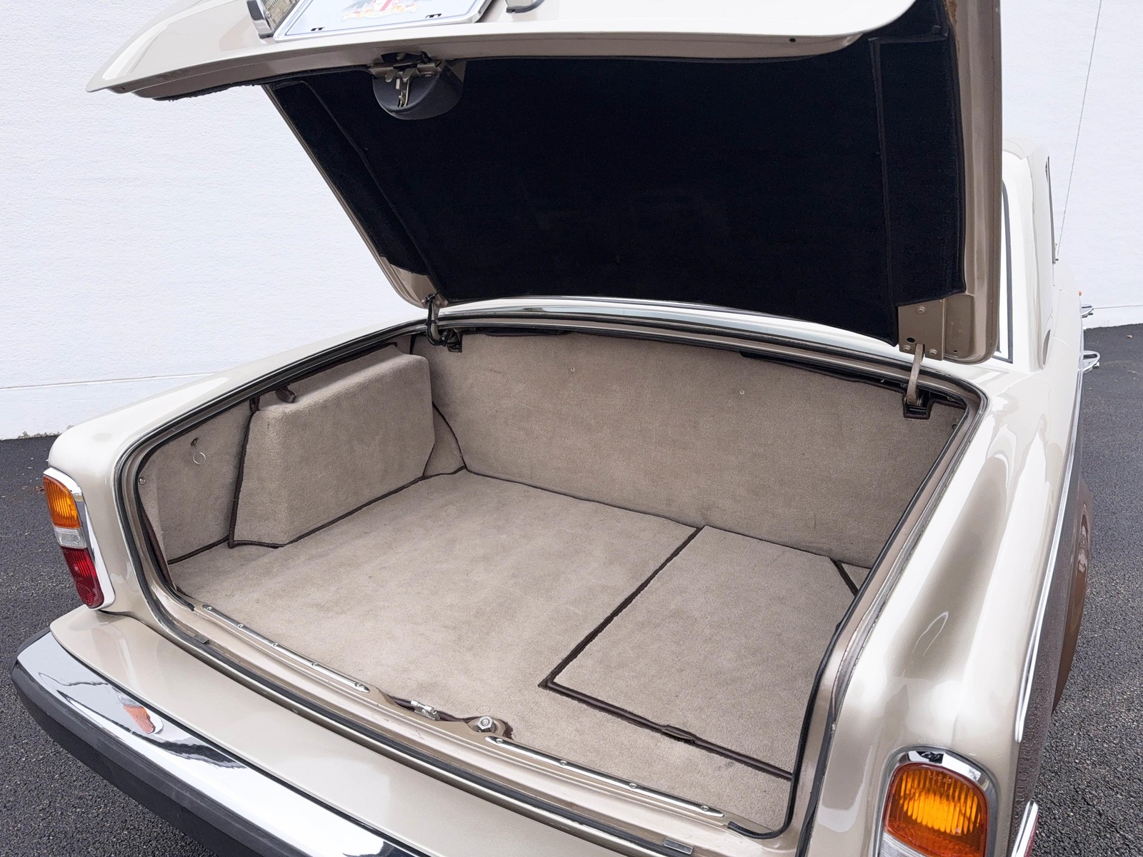 Rolls-Royce-Silver-Shadow-1978-36