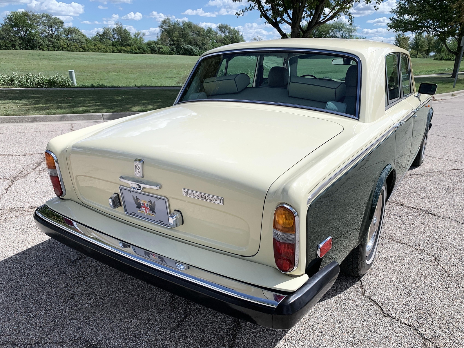 Rolls-Royce-Silver-Shadow-II-1979-Sedan-13