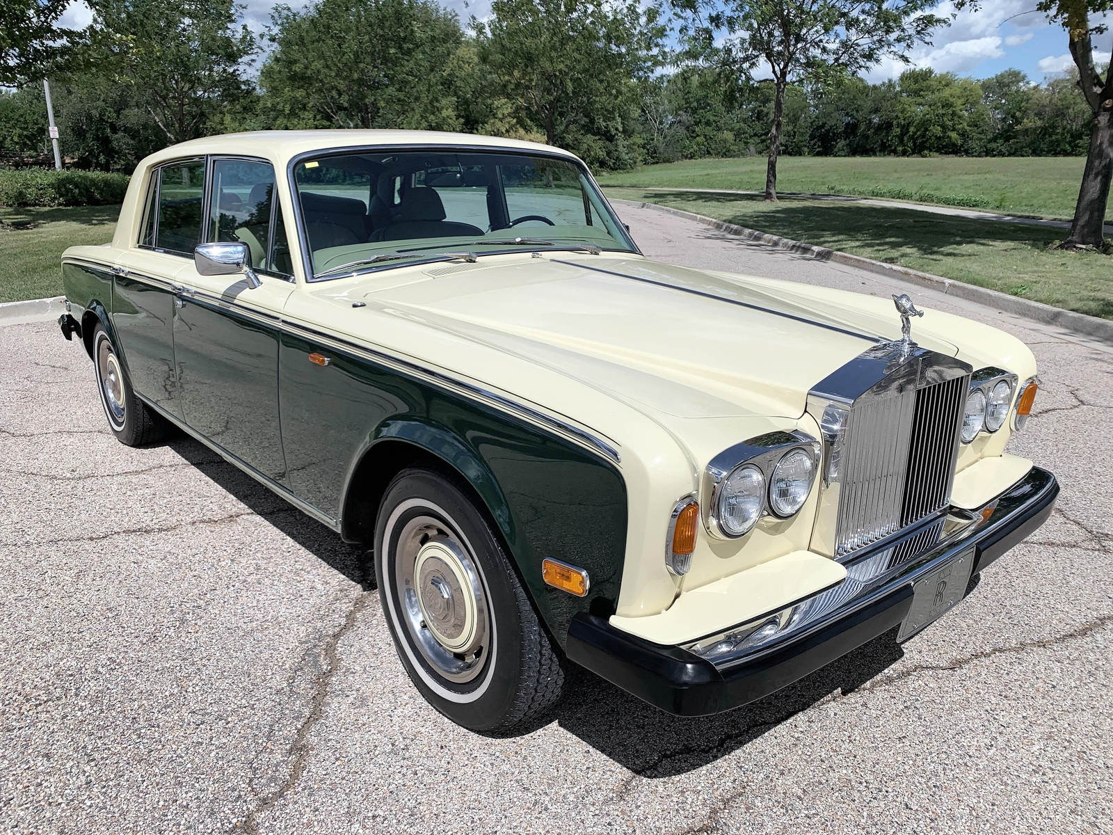 Rolls-Royce-Silver-Shadow-II-1979-Sedan-2