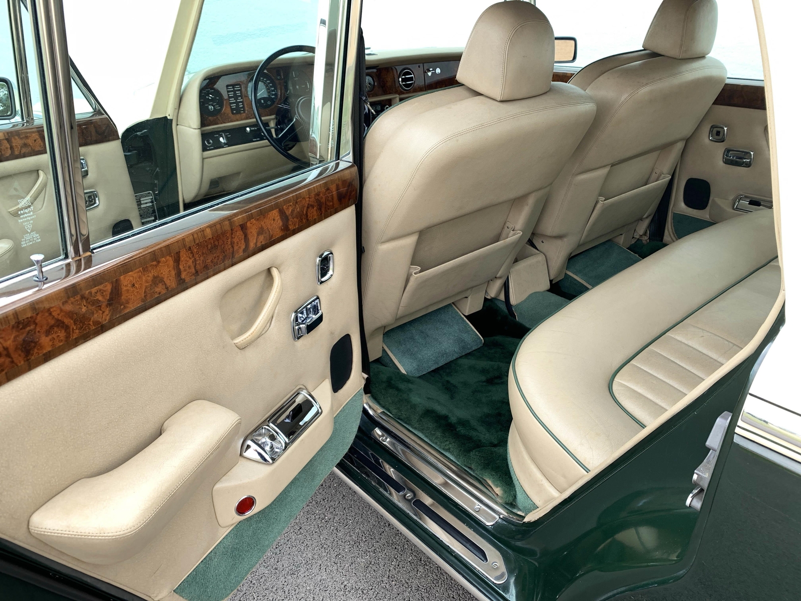 Rolls-Royce-Silver-Shadow-II-1979-Sedan-21