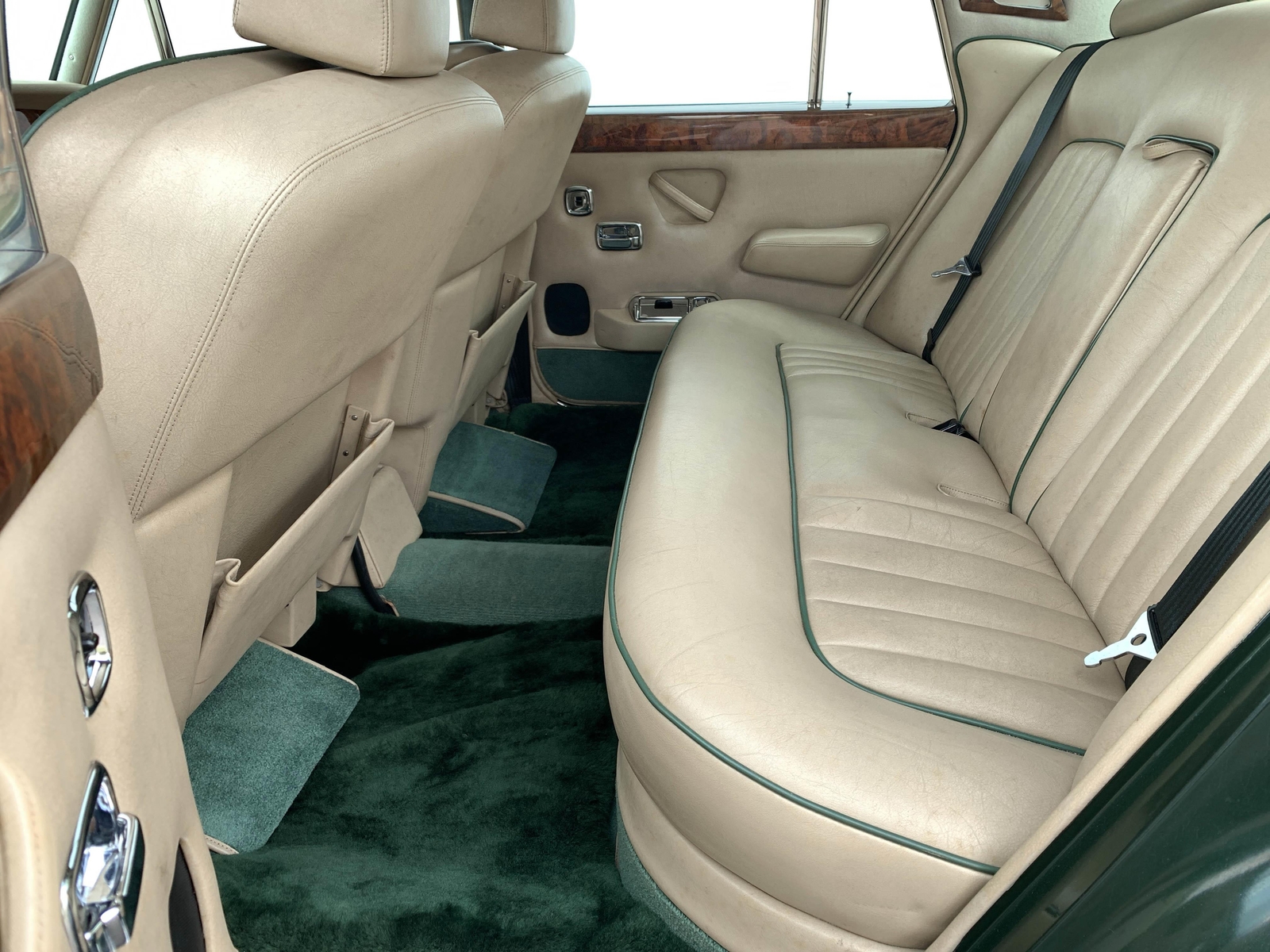 Rolls-Royce-Silver-Shadow-II-1979-Sedan-22