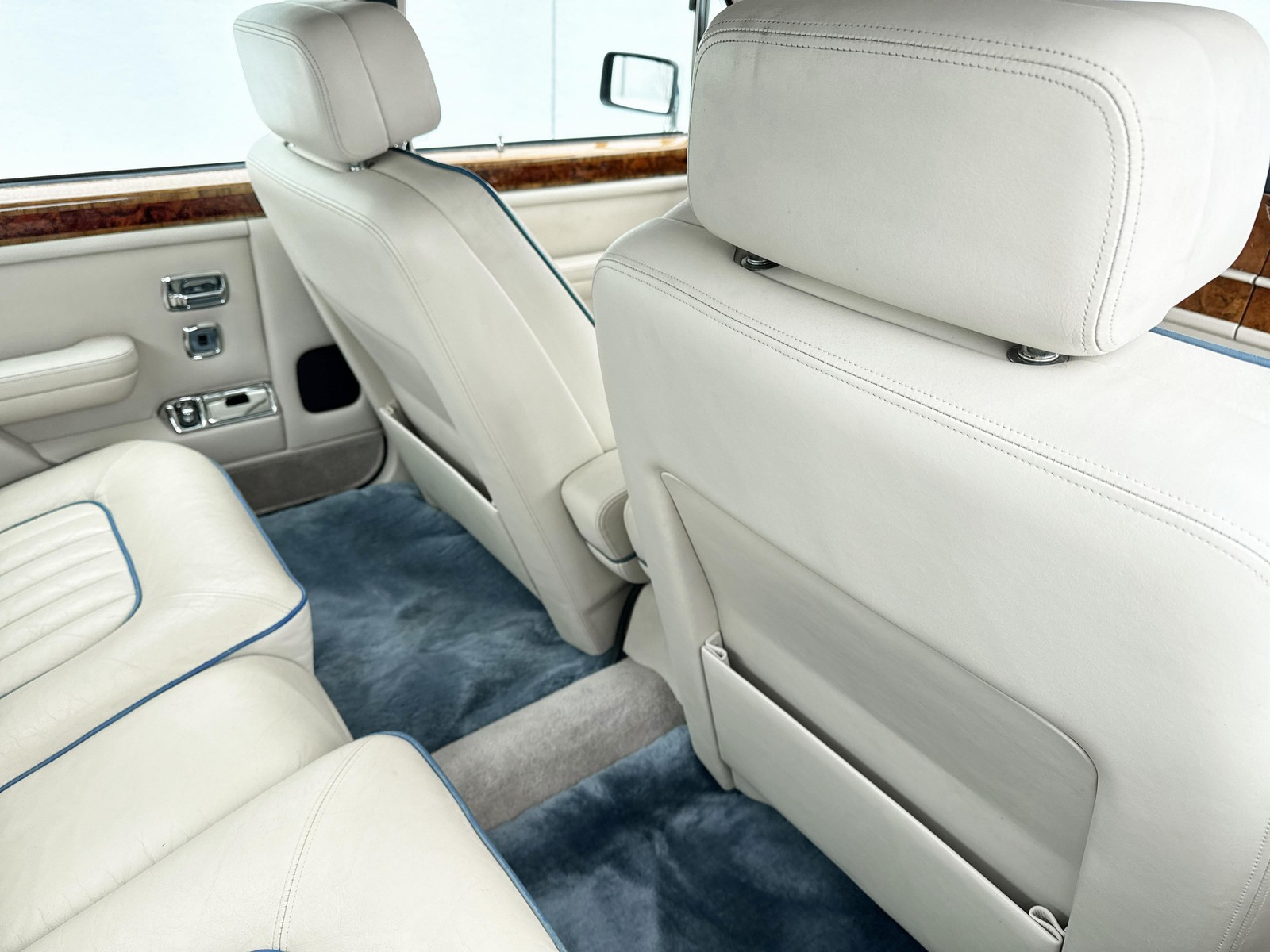 Rolls-Royce-Silver-SpiritSpurDawn-1987-26