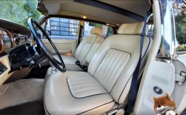 Rolls-Royce-Silver-Spur-1984-Sedan-13