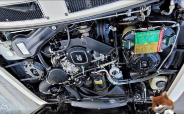 Rolls-Royce-Silver-Spur-1984-Sedan-22