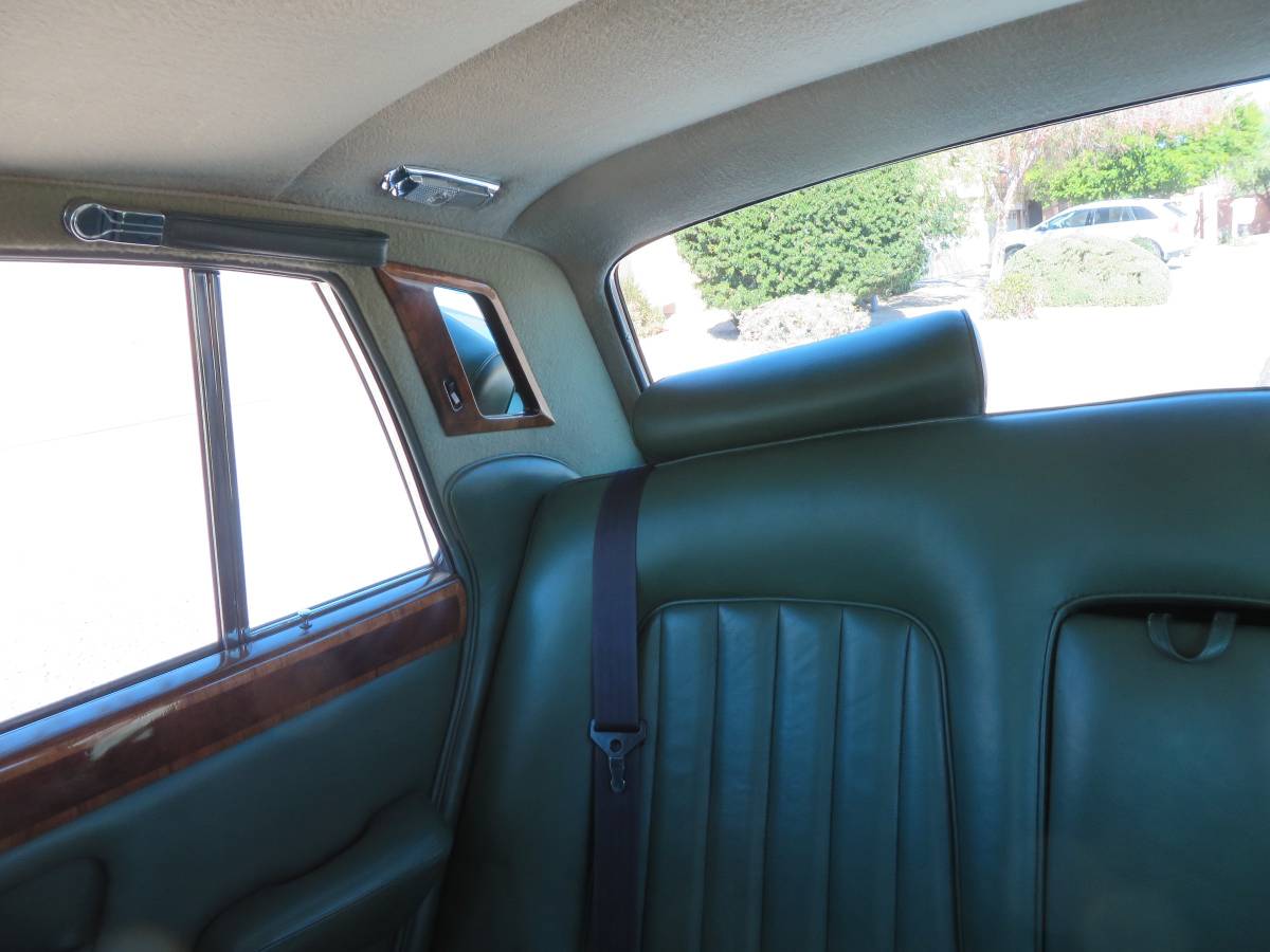 Rolls-royce-1974-white-8