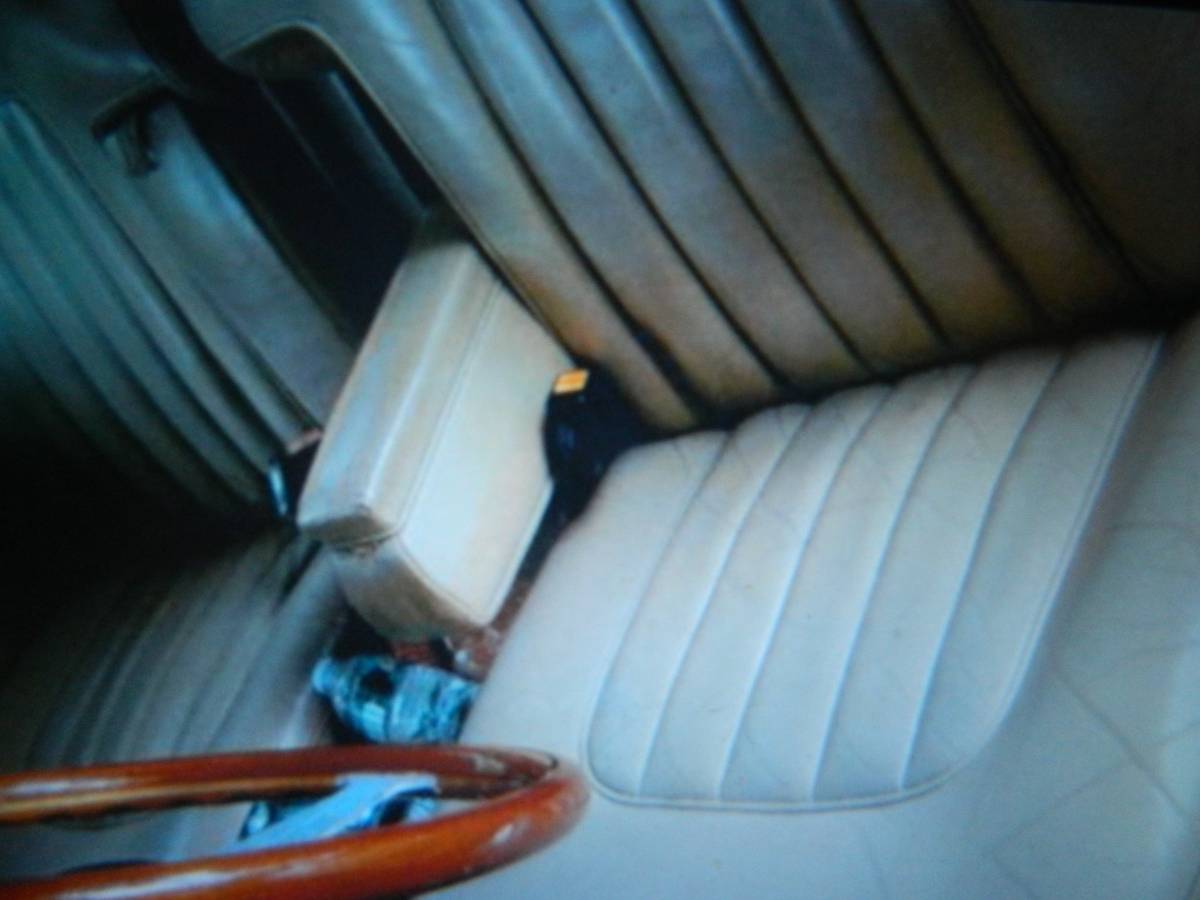 Rolls-royce-1975-red-9