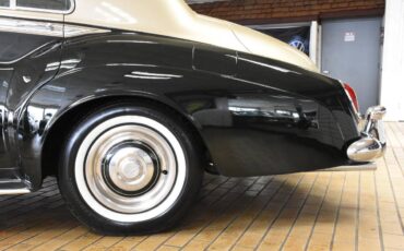 Rolls-royce-silver-cloud-iii-sedan-1964-custom-14