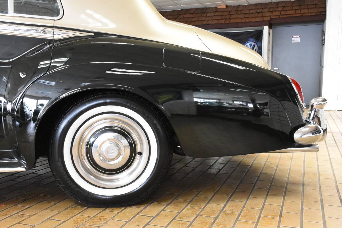 Rolls-royce-silver-cloud-iii-sedan-1964-custom-14