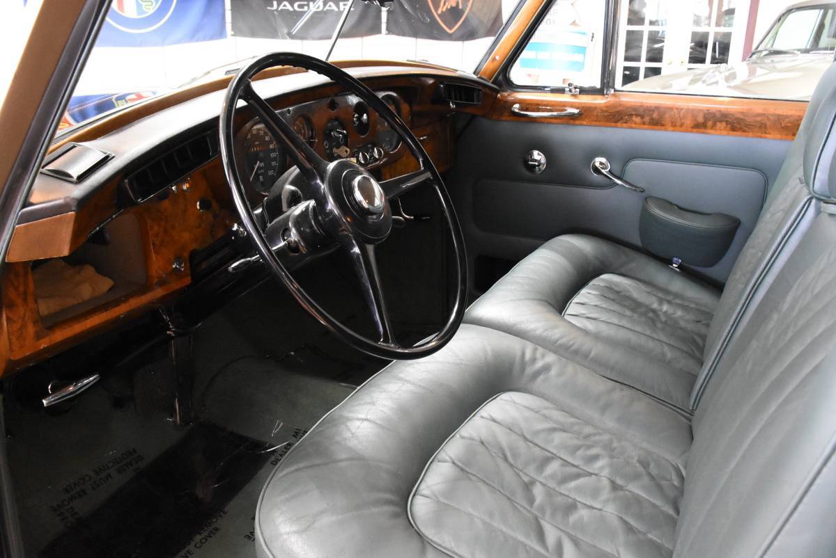 Rolls-royce-silver-cloud-iii-sedan-1964-custom-2