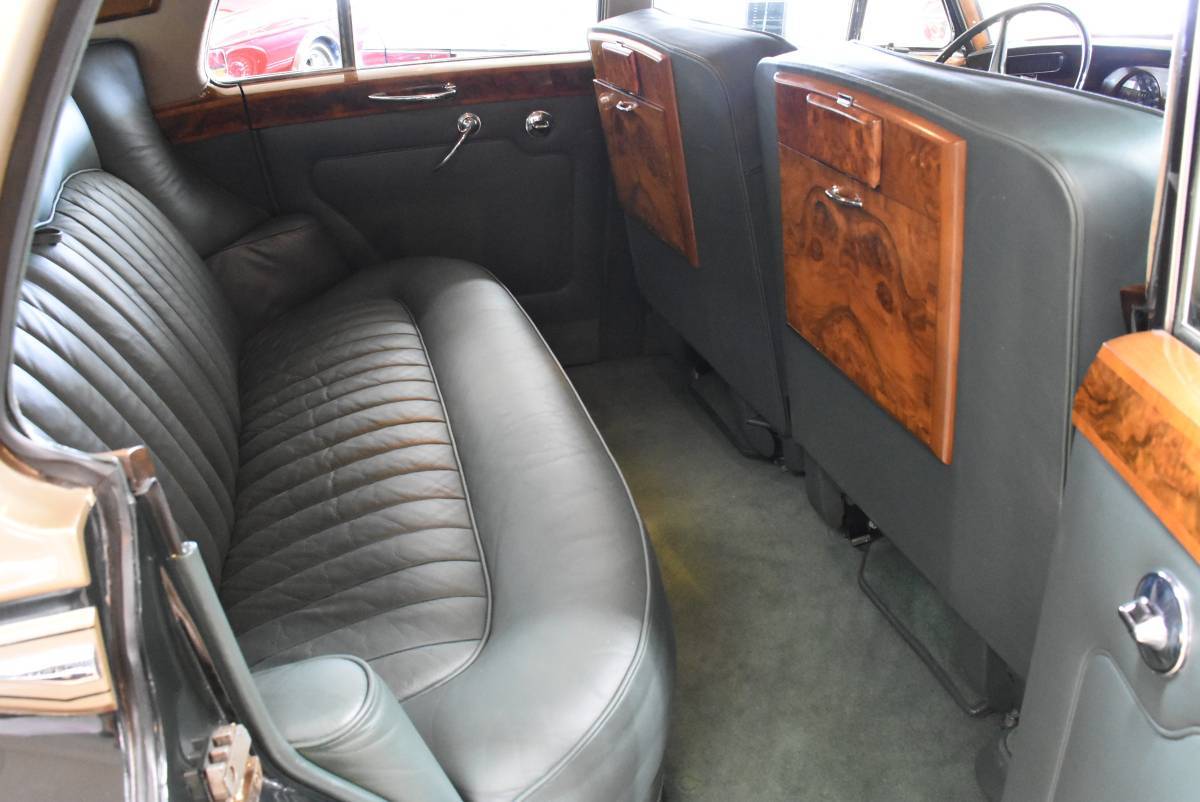 Rolls-royce-silver-cloud-iii-sedan-1964-custom-7