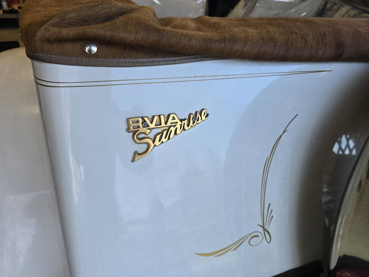 Rvia-sunrise-special-1980-white-10