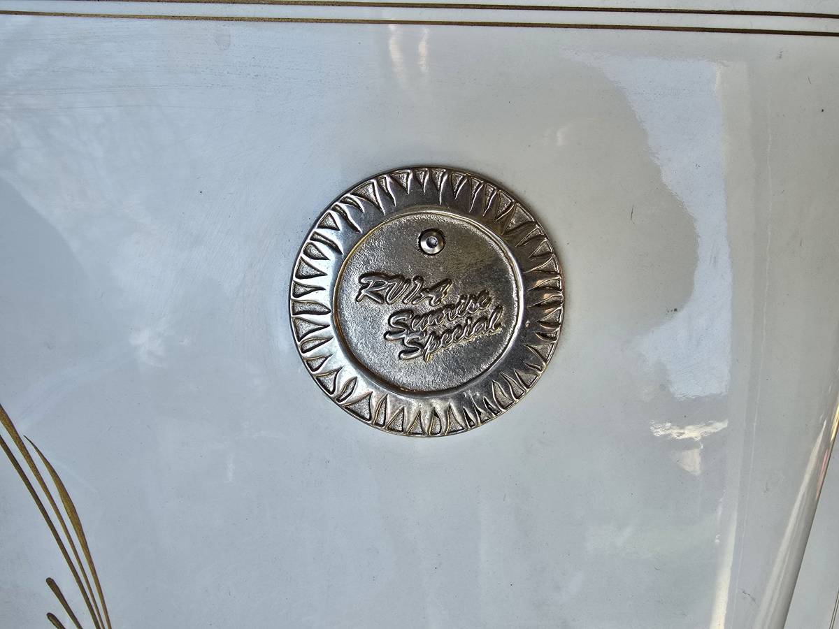 Rvia-sunrise-special-1980-white-9