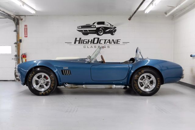 Shelby-Cobra-1965-Convertible-17