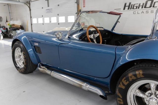 Shelby-Cobra-1965-Convertible-22