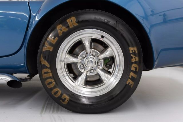 Shelby-Cobra-1965-Convertible-24