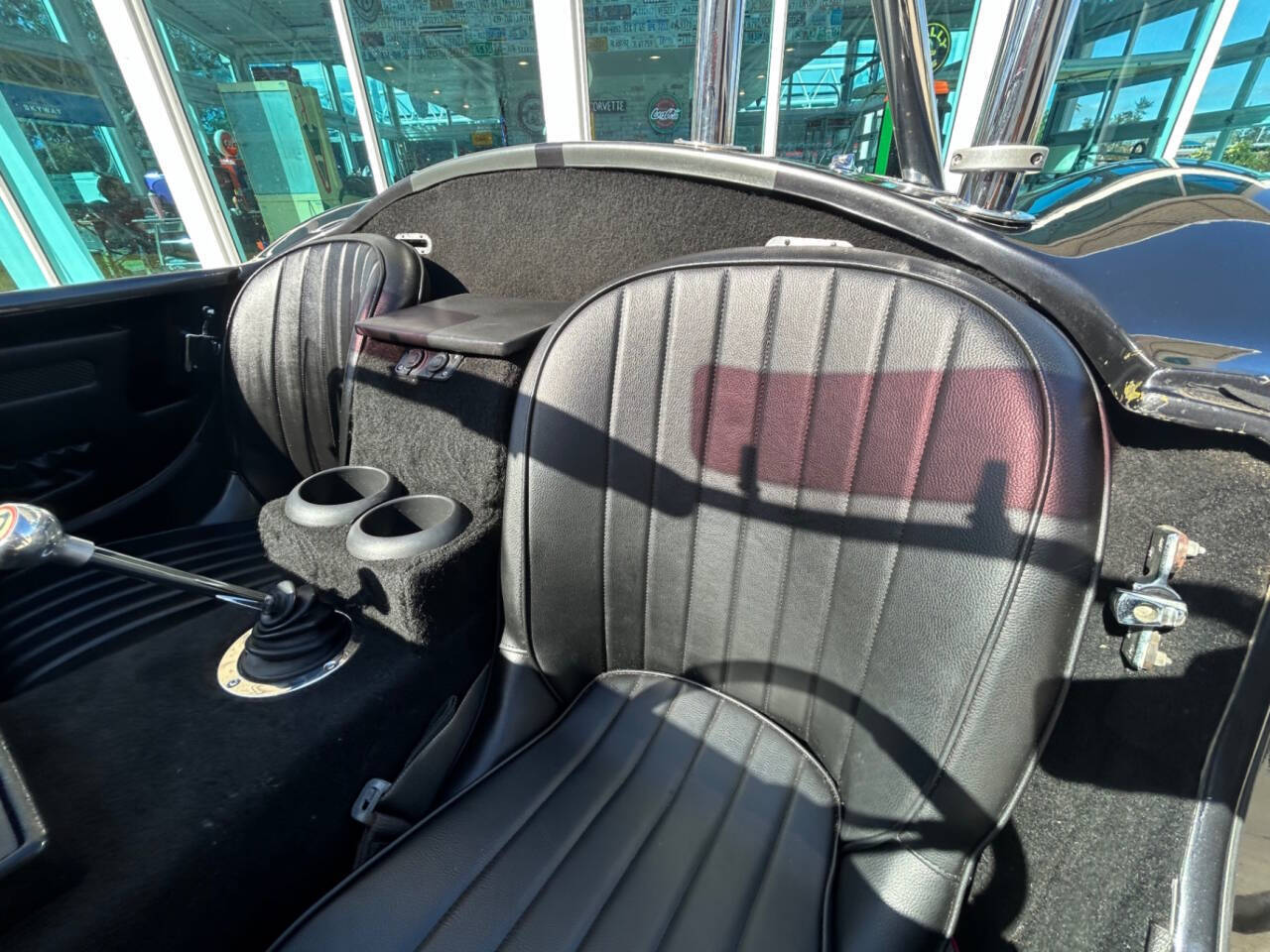 Shelby-Cobra-1965-Sedan-15