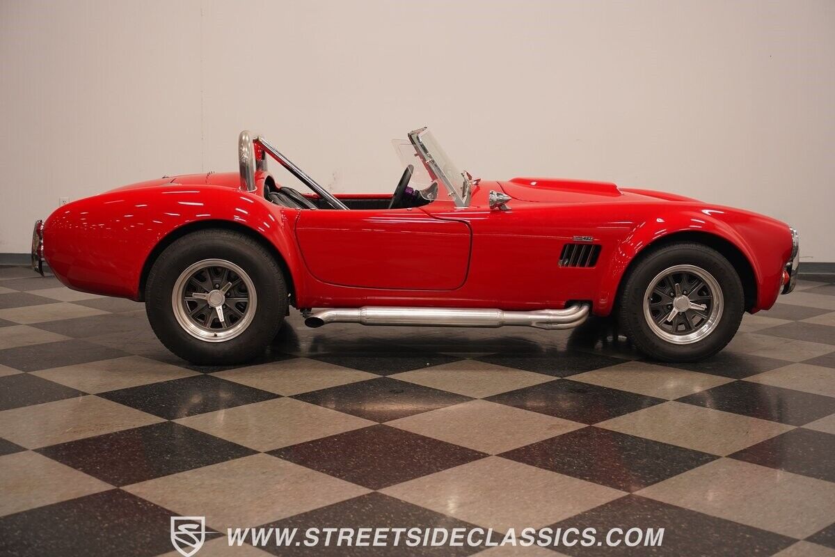 Shelby-Cobra-1966-Roadster-17