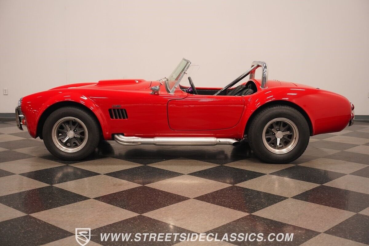 Shelby-Cobra-1966-Roadster-2