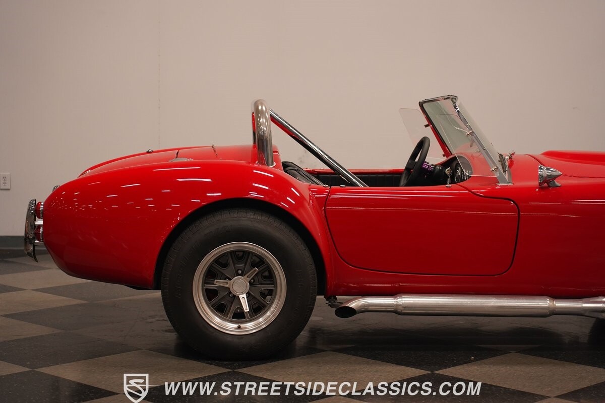 Shelby-Cobra-1966-Roadster-32