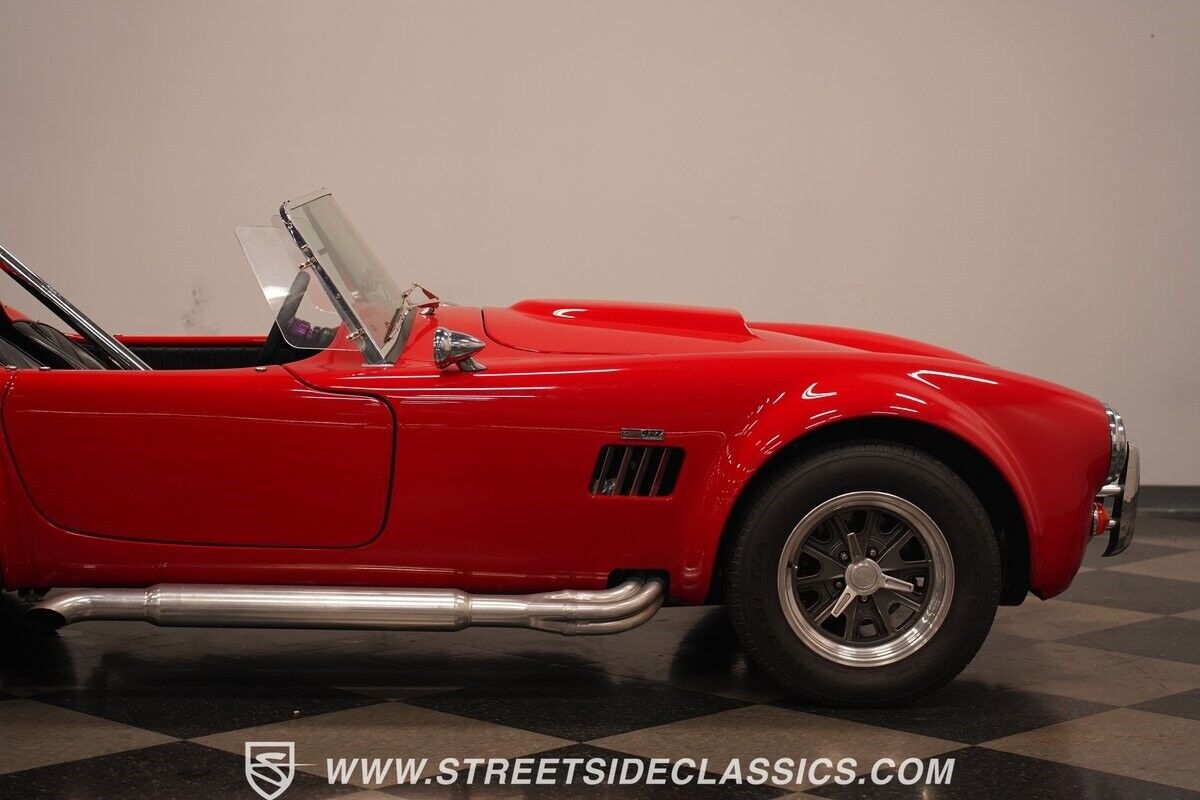 Shelby-Cobra-1966-Roadster-33