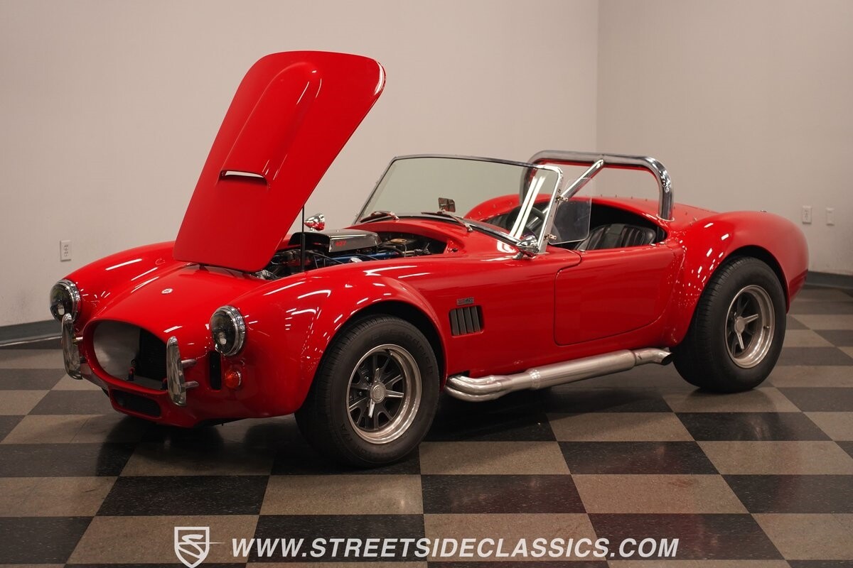 Shelby-Cobra-1966-Roadster-35