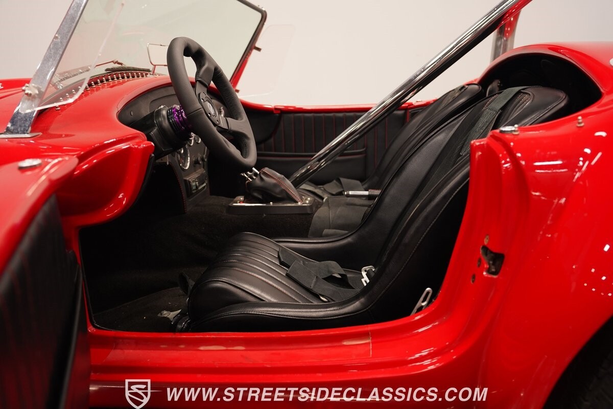 Shelby-Cobra-1966-Roadster-4
