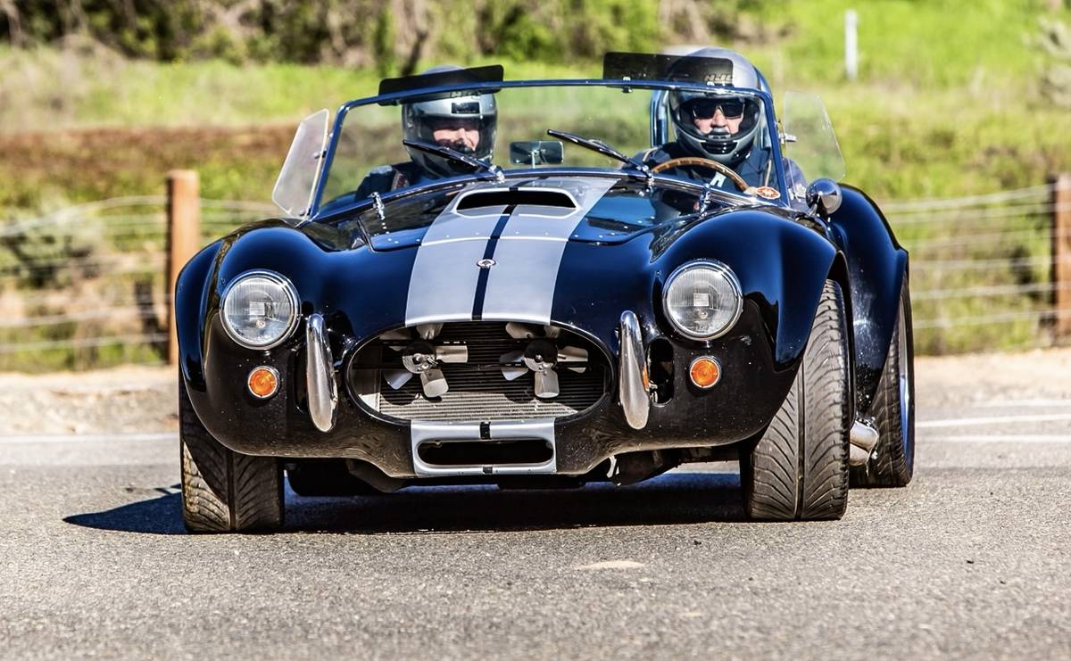 Shelby-cobra-replica-1965-black-103