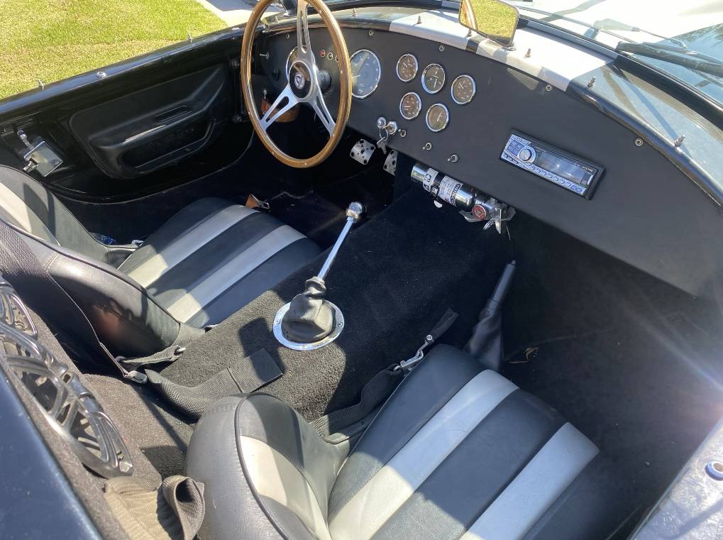 Shelby-cobra-replica-1965-black-19