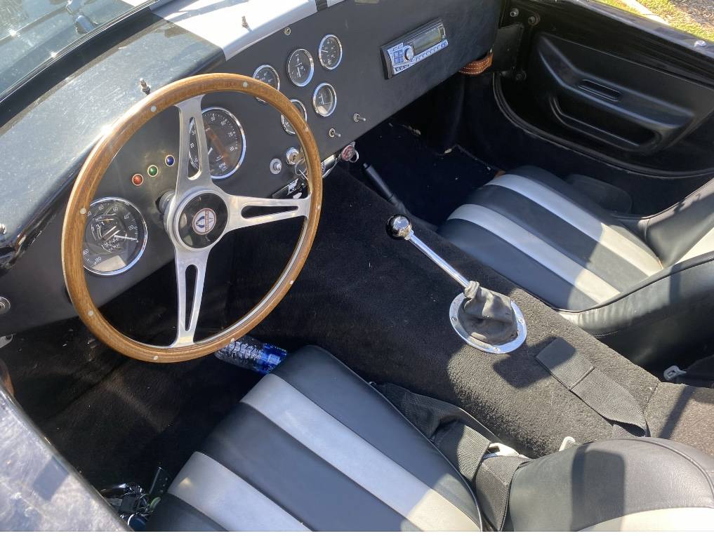 Shelby-cobra-replica-1965-black-48