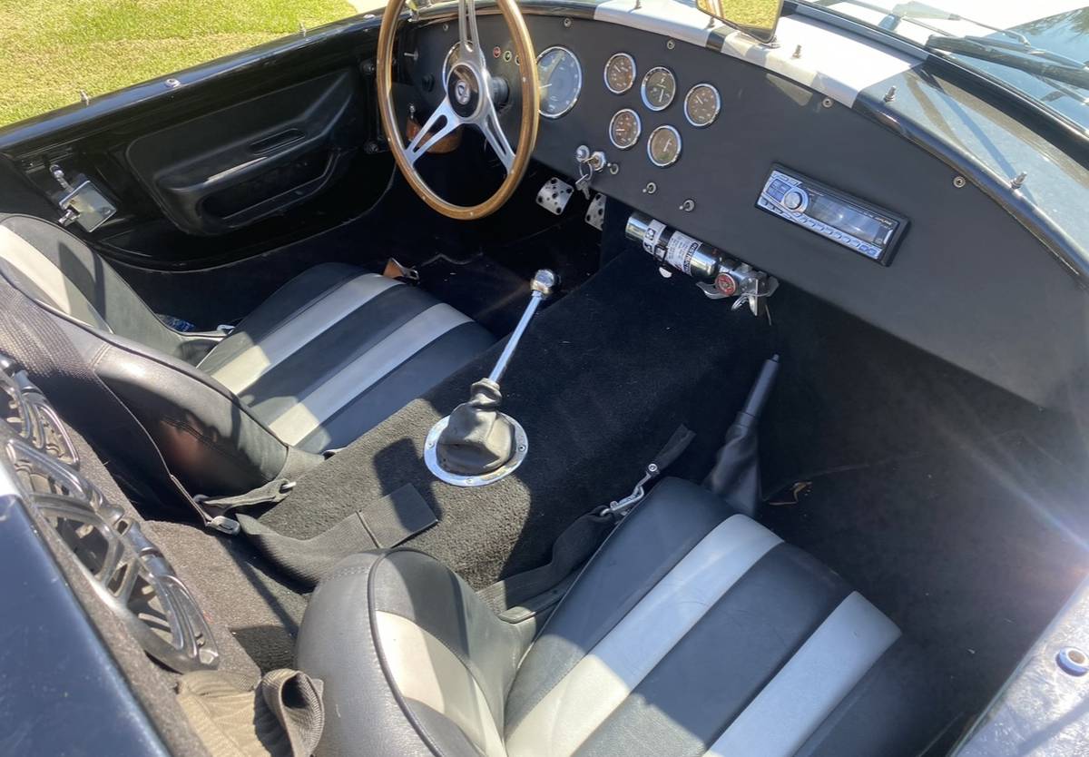 Shelby-cobra-replica-1965-black-58