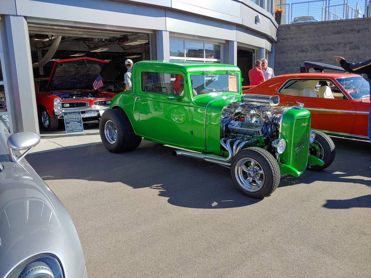 Studebaker-3-window-coupe-1932-green-1