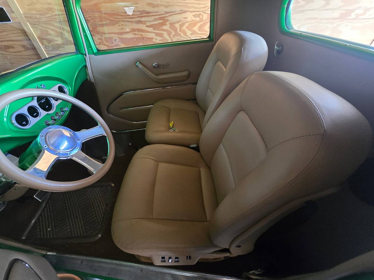 Studebaker-3-window-coupe-1932-green-2