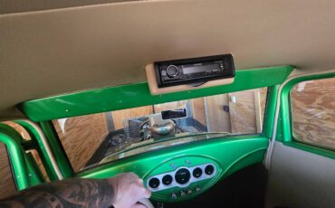 Studebaker-3-window-coupe-1932-green-3