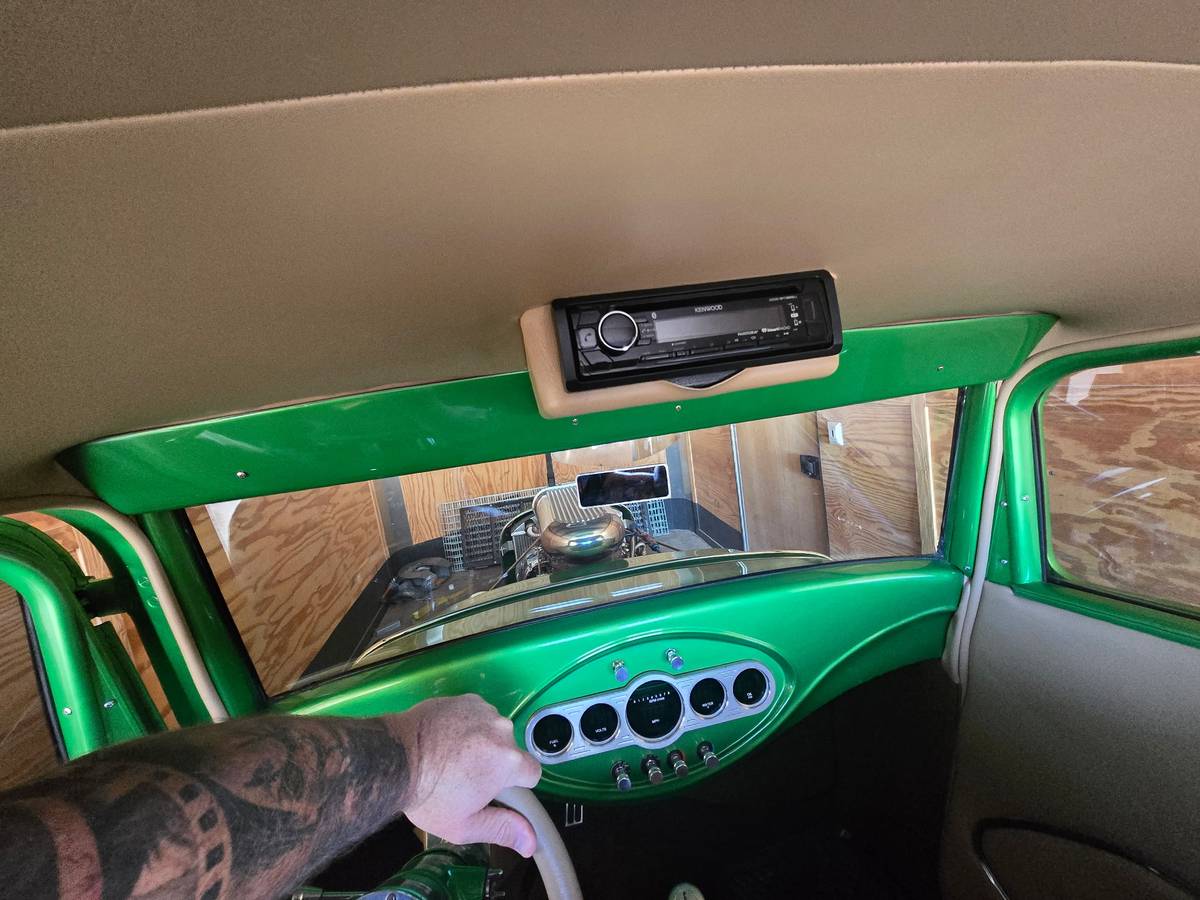 Studebaker-3-window-coupe-1932-green-3