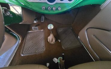 Studebaker-3-window-coupe-1932-green-4