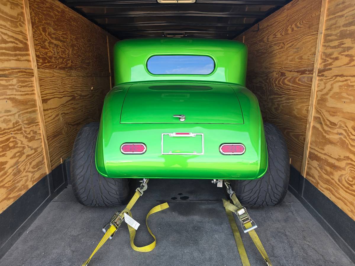 Studebaker-3-window-coupe-1932-green-7