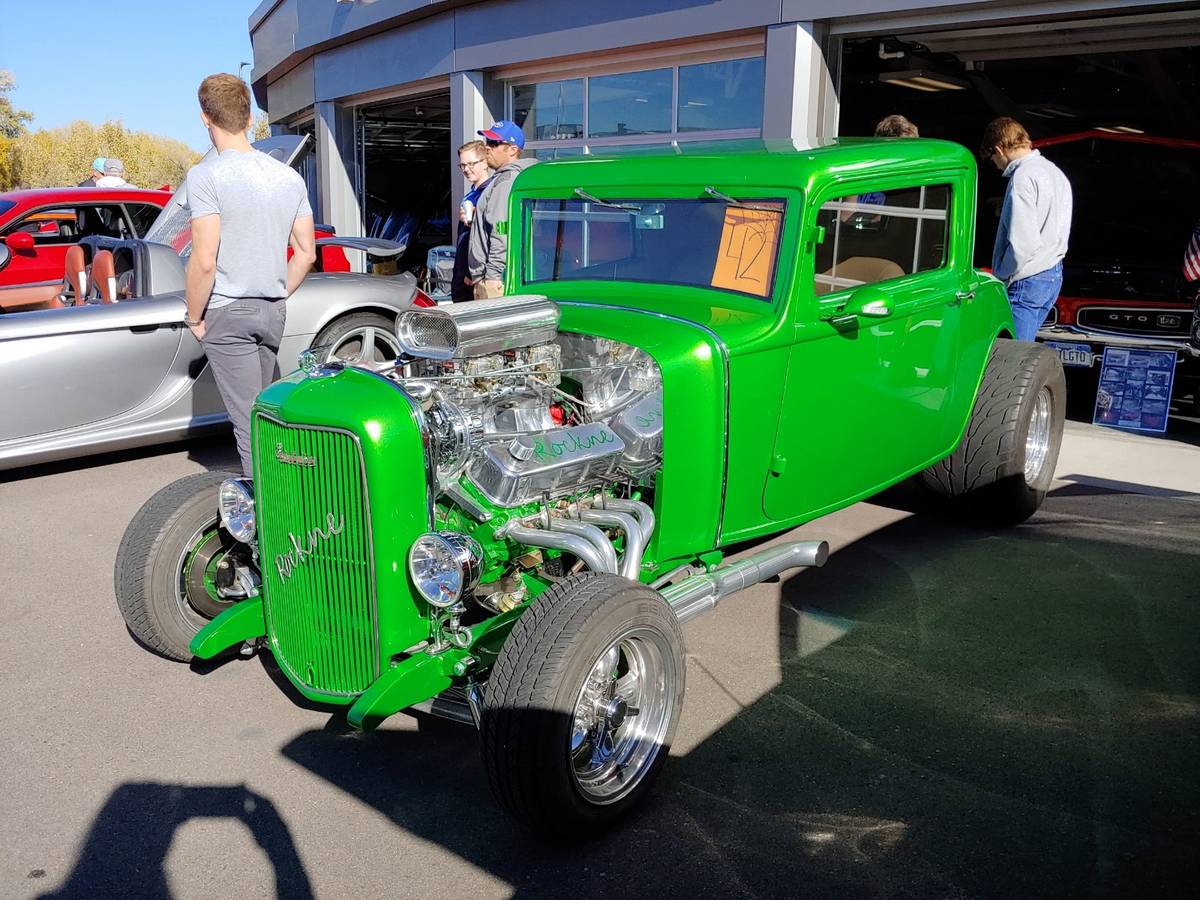 Studebaker-3-window-coupe-1932-green