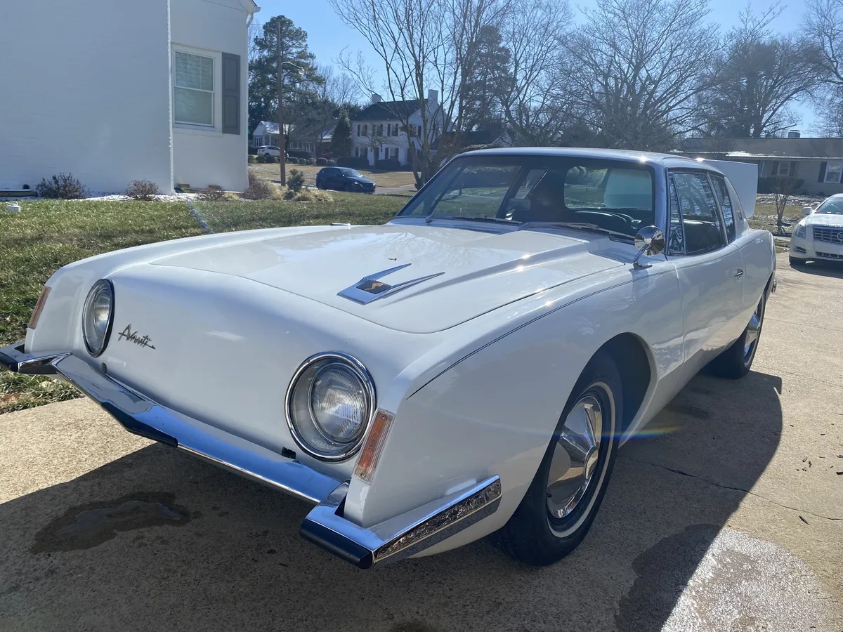 Studebaker-Avanti-1963-White-Black-11