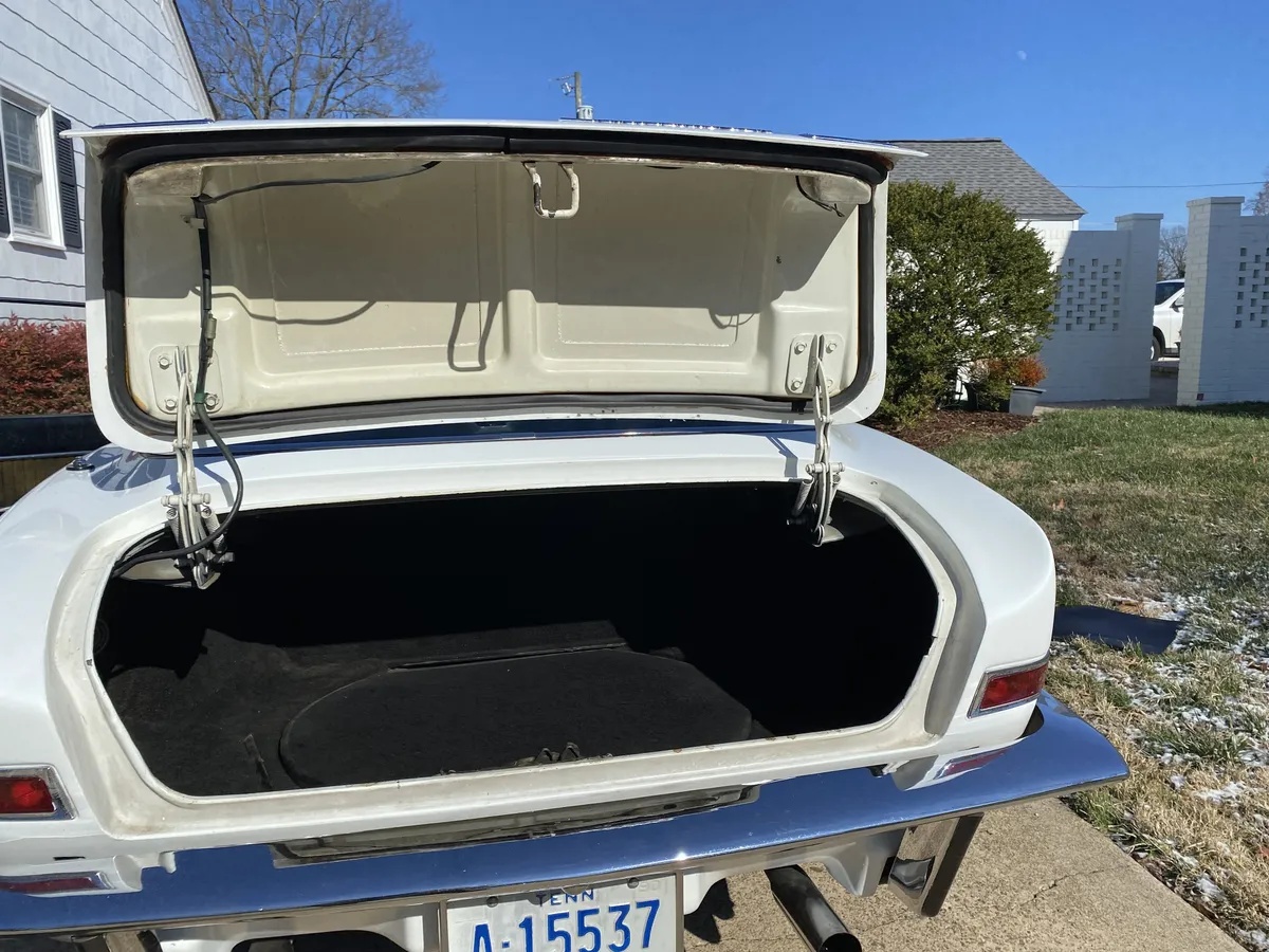 Studebaker-Avanti-1963-White-Black-13