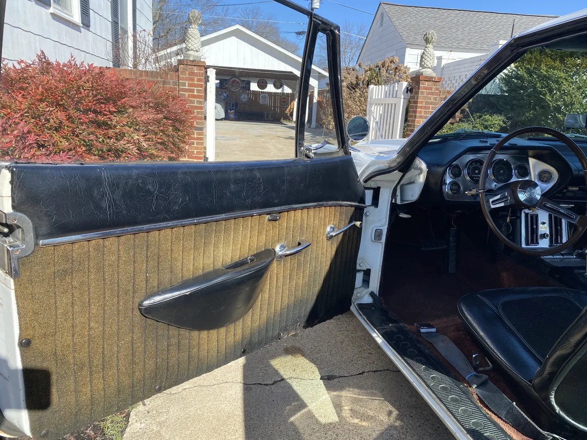 Studebaker-Avanti-1963-White-Black-17