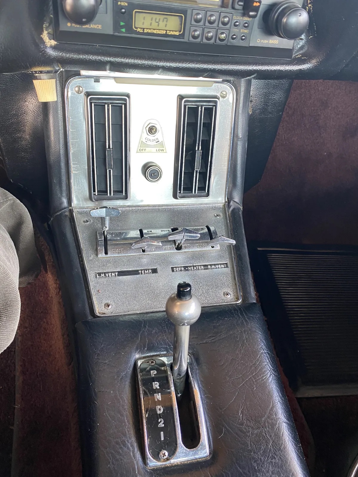 Studebaker-Avanti-1963-White-Black-2