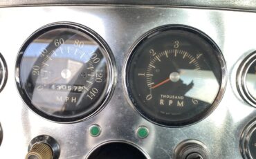 Studebaker-Avanti-1963-White-Black-3