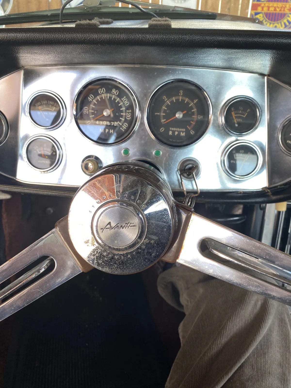 Studebaker-Avanti-1963-White-Black-5