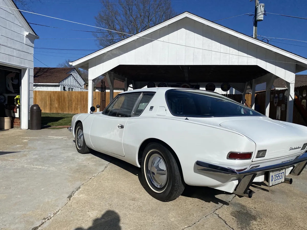 Studebaker-Avanti-1963-White-Black-8