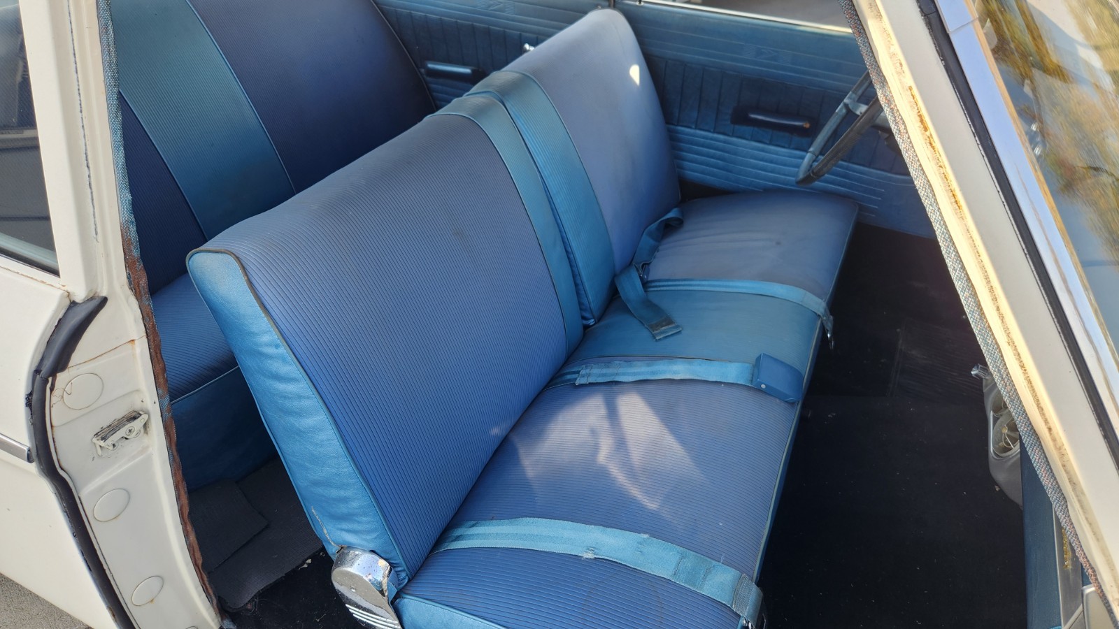 Studebaker-Lark-1963-Sedan-3