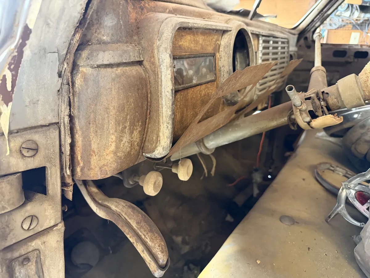 Studebaker-President-1942-Grey-Tan-14