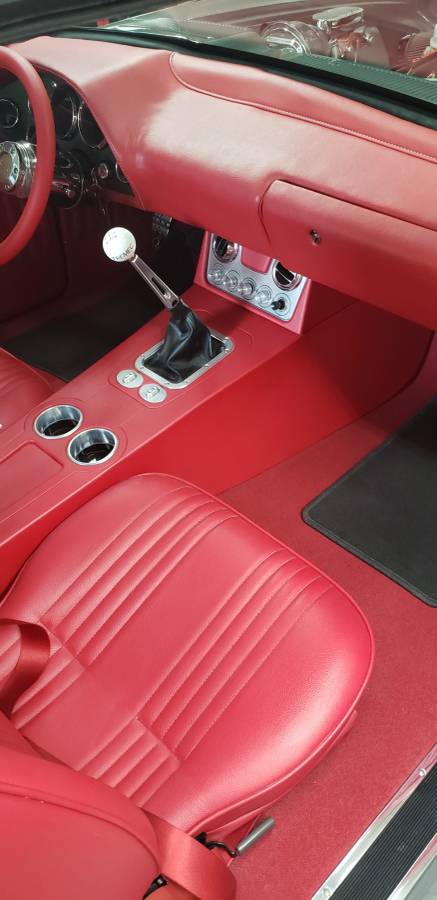 Studebaker-avanti-1976-21