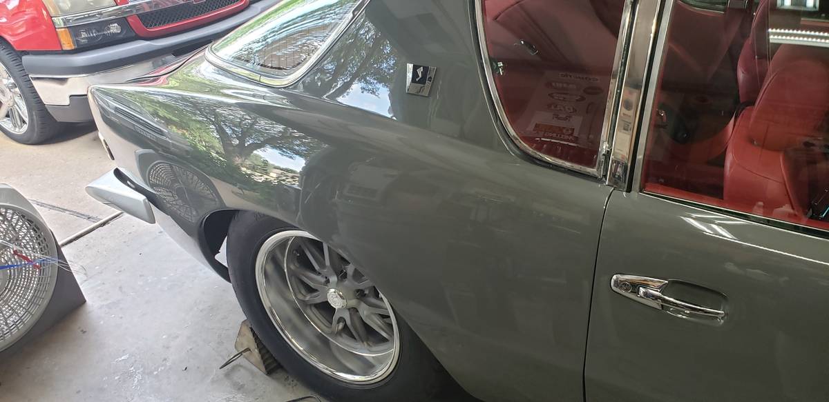 Studebaker-avanti-1976-5