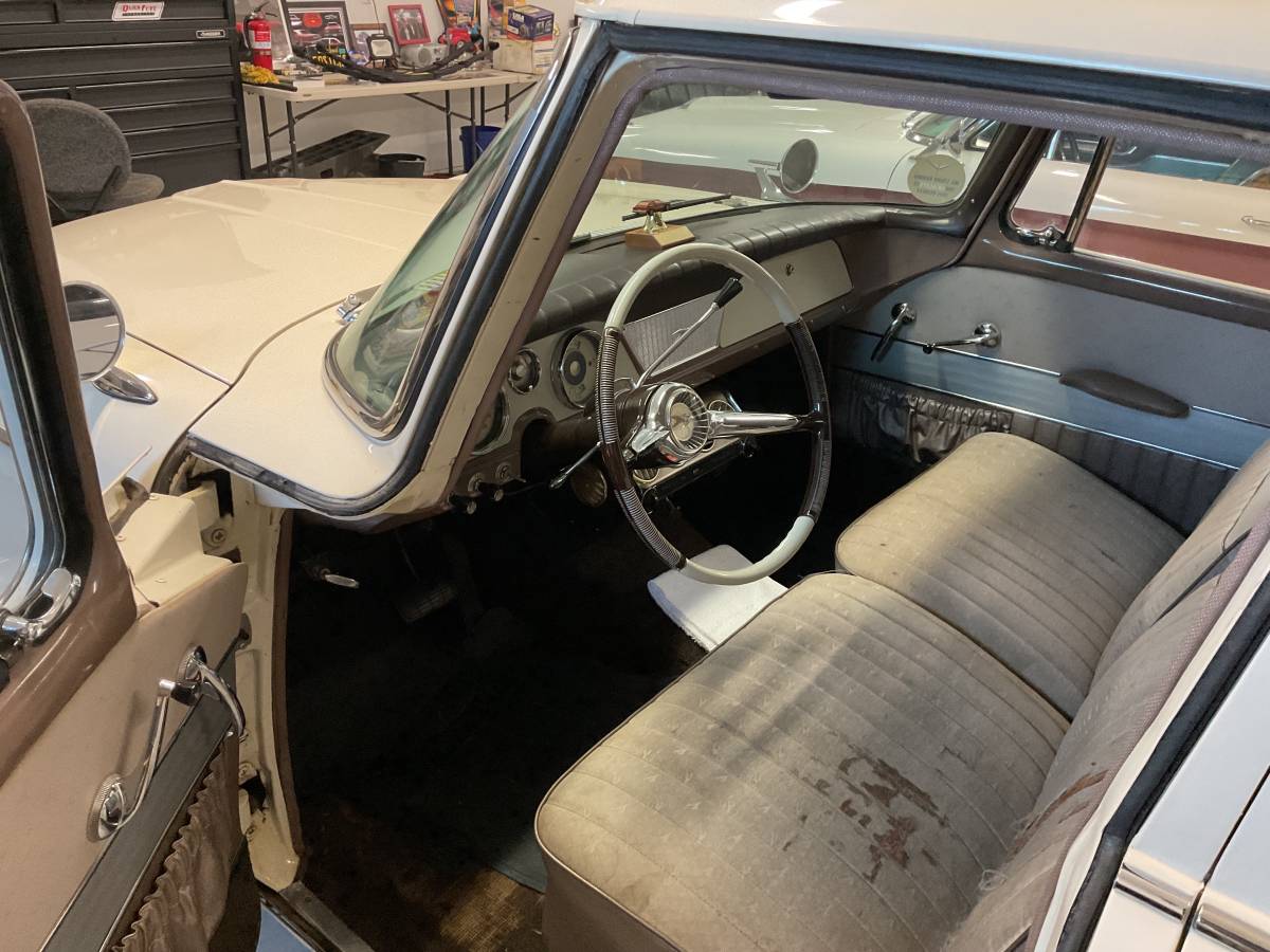 Studebaker-lark-deluxe-1961-white-4