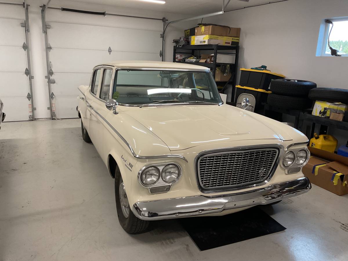 Studebaker-lark-deluxe-1961-white